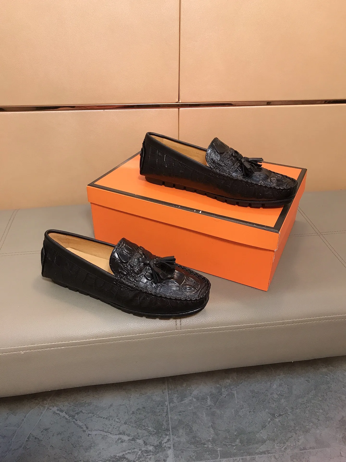 Factory price 360 ​​🆘The must-have "LV Louis Vuitton" for fashionable men ~ new beanie shoes. Latest•hot style. The upper is made of imported cowhide embossed ➕ pigskin and lining, with fine workmanship. Personalized, fashionable and soft rubber wear-resistant and non-slip outsole, light and comfortable on the feet, real photo shoot🎬The real thing looks better, size 38-44